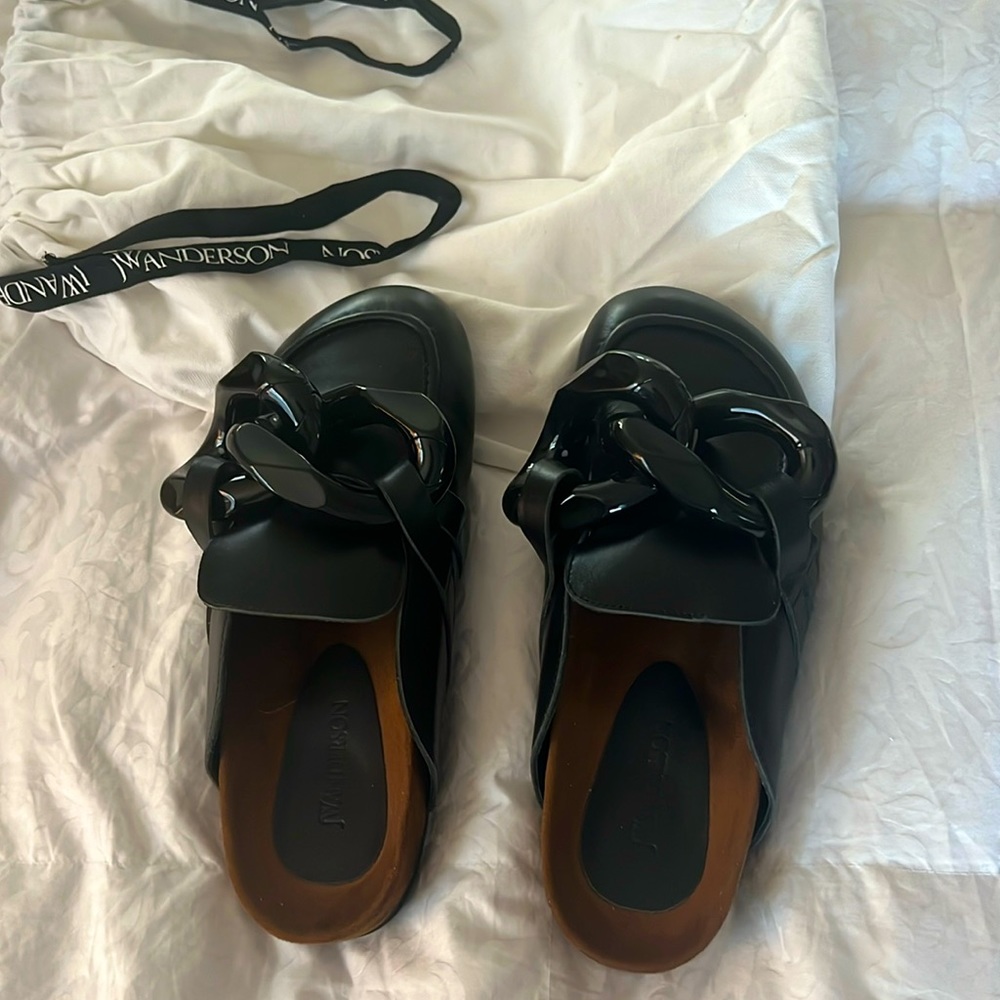 EUC, JW Anderson Black Leather & chain link accent  slides. Like new!